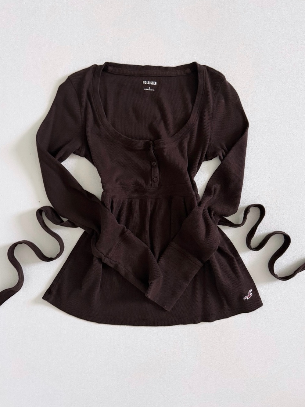 Hollister Women's Scoop-Neck Ribbed Button-Front Sweater in Dark Brown